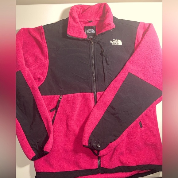 The North Face Pink and Black Fleece Jacket labels Large fits more like a medium - Picture 2 of 5